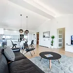 Vista Deluxe Apartment
