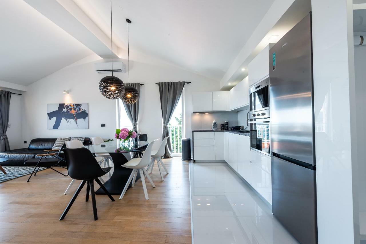 Vista Deluxe Apartment